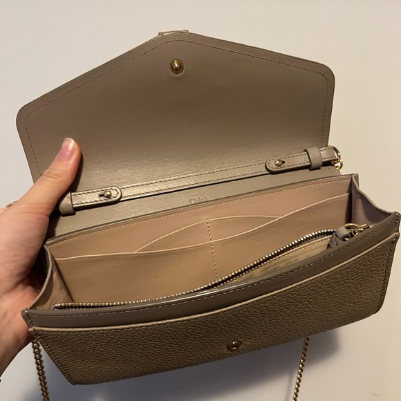 Chloe Aby Wallet On Chain - Picture 8 of 10